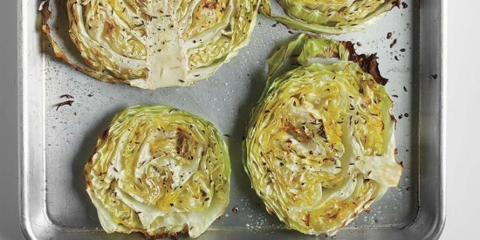 Verdure al forno: fette di cavolo