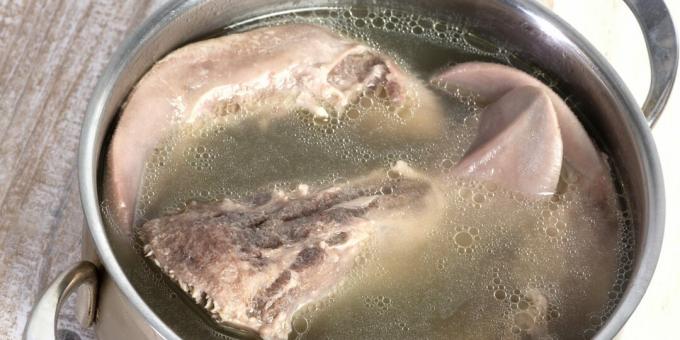 Come e quanto cuocere la lingua di maiale in una casseruola