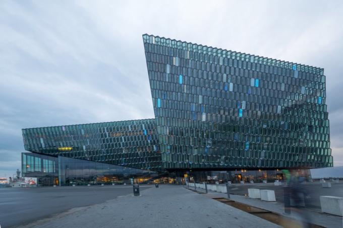 architettura europea: HARPA sala da concerto a Reykjavik, Islanda
