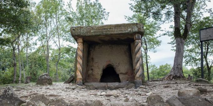 Attrazioni di Gelendzhik: i dolmen di Pshad e la fattoria dei dolmen