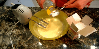 Ciò che può sostituire le uova in bicarbonato di sodio e il lievito, senza