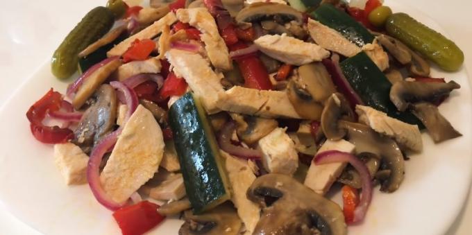 Insalate senza maionese: Insalata di pollo, funghi, cetriolo e peperone