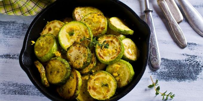 Zucchine fritte con aglio, timo e limone