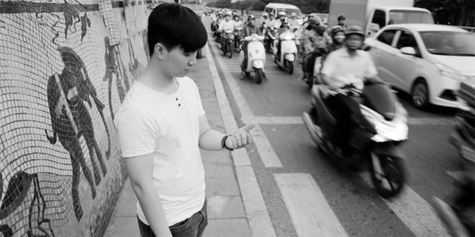 Le persone senza smartphone - il ragazzo alla strada