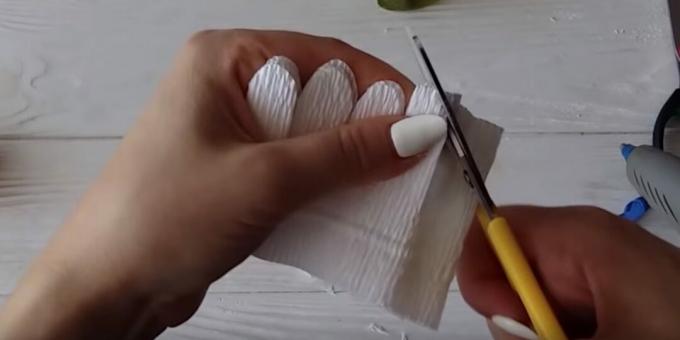 Come fare un bouquet di caramelle con le tue mani: decora i petali