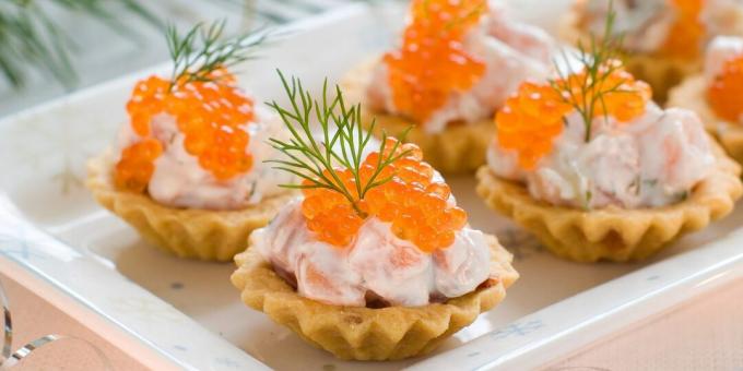 Crostatine con pesce rosso e caviale