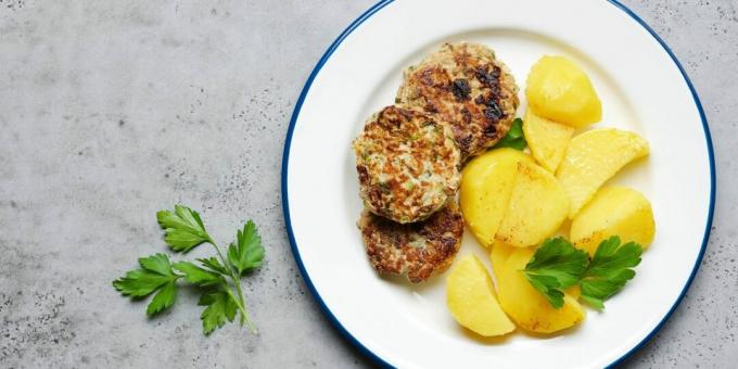 Cotolette di pollo e zucchine al forno