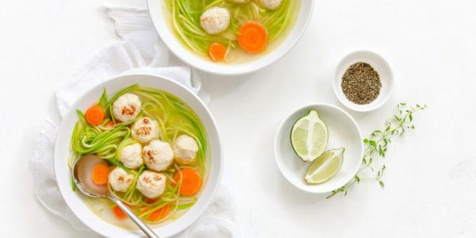 Zuppa con polpette di tacchino e zucchine