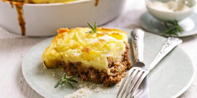 Torta semplice del pastore con carne macinata e cavolfiore