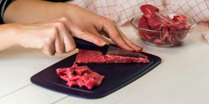 carne tagliata a fettine sottili
