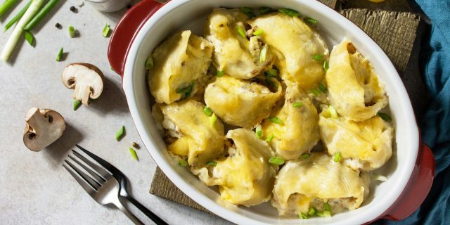 Pasta ripiena di pollo e funghi