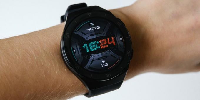 Huawei Watch GT 2e a portata di mano