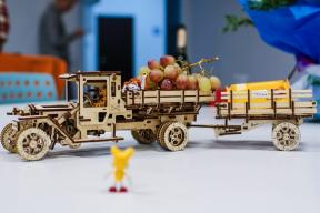 Panoramica UGEARS progettista: camion di legno che va senza batterie