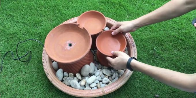 Come realizzare una fontana fai-da-te: installa il resto dei vasi da fiori