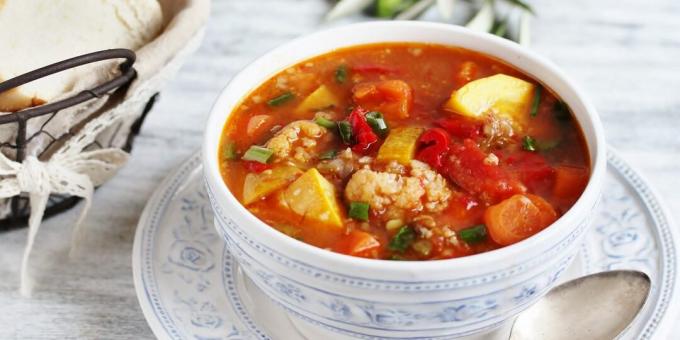 Zuppa con zucchine, melanzane e cavolfiore