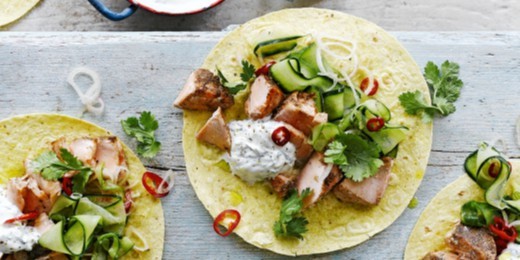 Cosa cucinare per cena: tacos con salmone e spezie