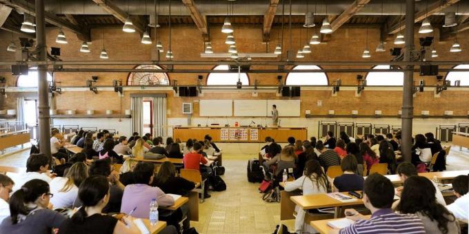 L'istruzione superiore in Italia: gli studenti scelgono i loro maggior parte delle discipline sono liberi di decidere se sono pronti a sostenere gli esami