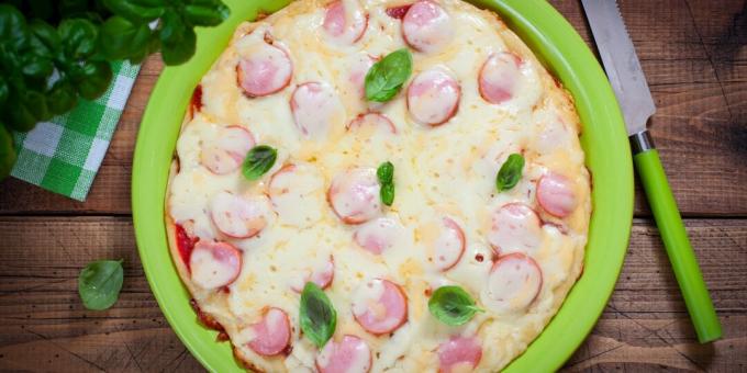 Pizza pigra con salsicce in padella