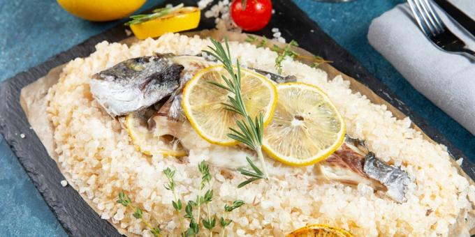 Ricetta pesce al forno: dorado al sale