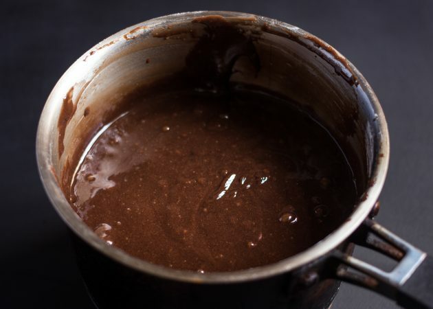 ricetta brownie al cioccolato: non lavorate troppo a lungo la pasta