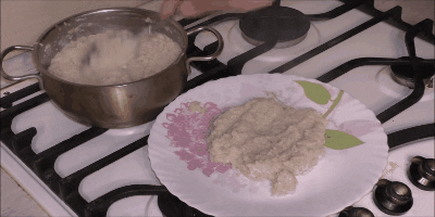 Come cucinare il porridge d'orzo in acqua o latte