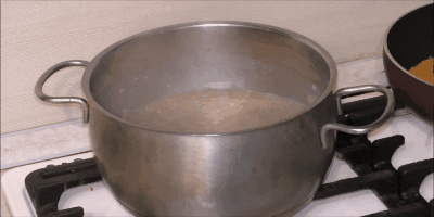 Come cucinare il porridge di grano sul fornello