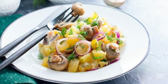Insalata con funghi sottaceto e patate