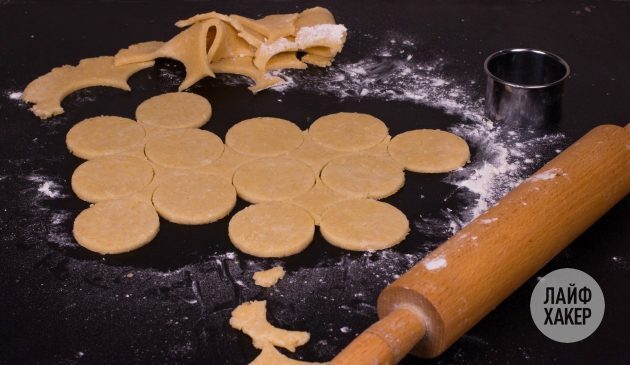 Come fare i cracker al formaggio: usa tutto l'impasto