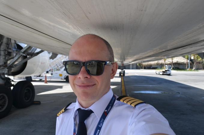 Andrew Gromozdin pilota "Boeing" on demand professione