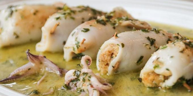 calamari ripieni con formaggio e salumi in salsa di vino