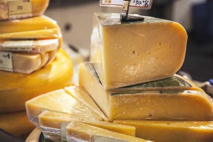 Il formaggio contiene caseina e ci spinge a godere ancora e ancora