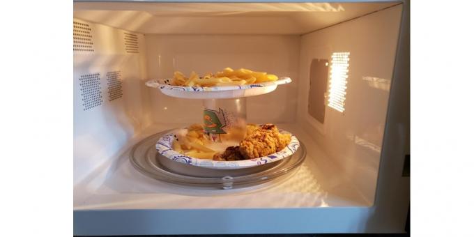 Come riscaldare due piatti nel forno a microonde