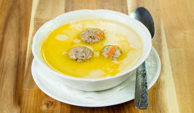 Zuppa di formaggio con polpette