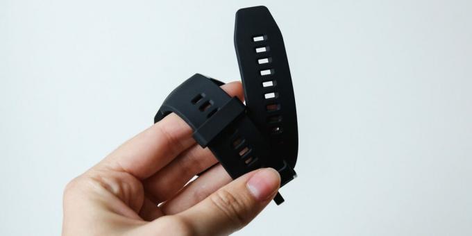 Huawei Watch GT 2e: perforazione sul cinturino