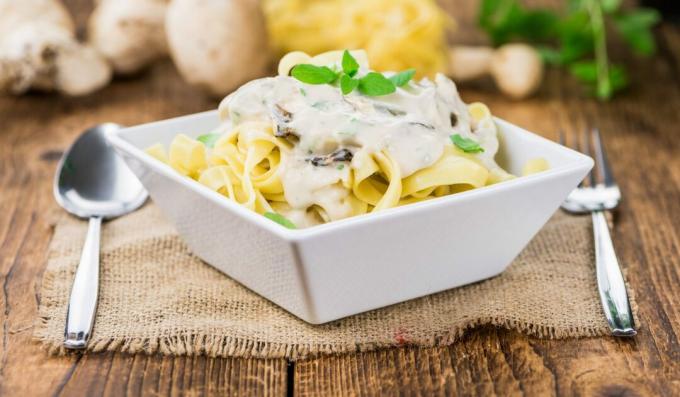 Funghi porcini stufati in panna acida