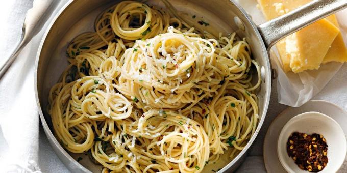 I piatti con aglio: spaghetti aglio e olio
