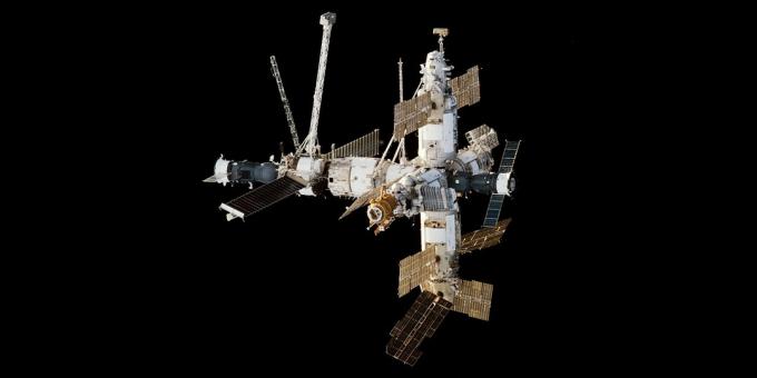 Stazione orbitale "Mir" nel 1998