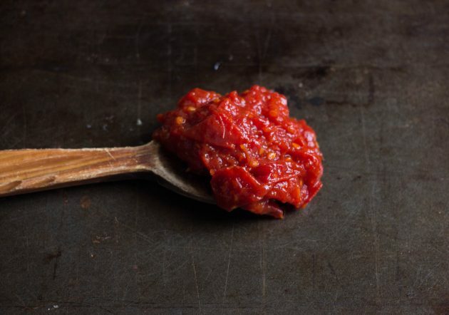 Confettura di Pomodoro: Lasciare i pomodori sul fuoco per circa un'ora e mezza