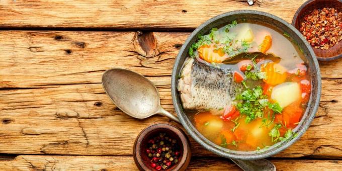 Zuppa di testa e coda di pesce con verdure