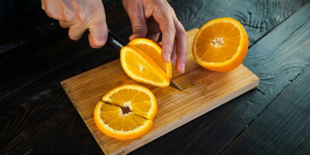 Confettura di albicocche e arance: tritate le arance