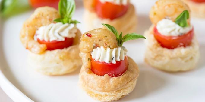 Snack da vino. Tartellette Puff con gamberi e crema di formaggio