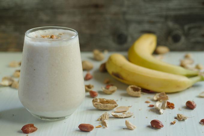 sana colazione: un frullato con banana e mela