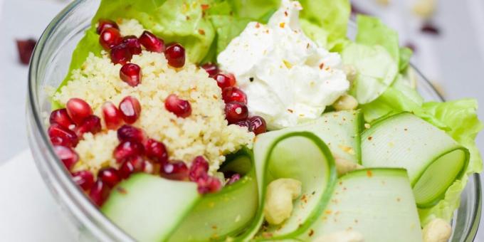 Insalata con semi di bulgur, pepe e melograno