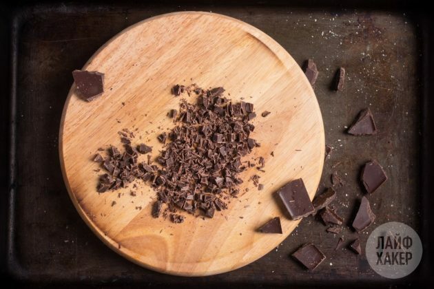 Caramelle proteiche: schiacciare il cioccolato