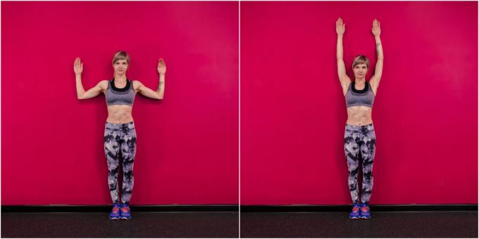 Come ingrandire il seno con l'esercizio: alzando le braccia vicino a un muro