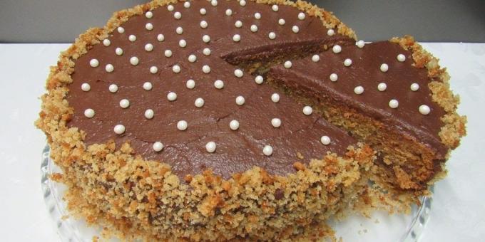 Appoggiarsi la composta torta con banane e crema di cioccolato