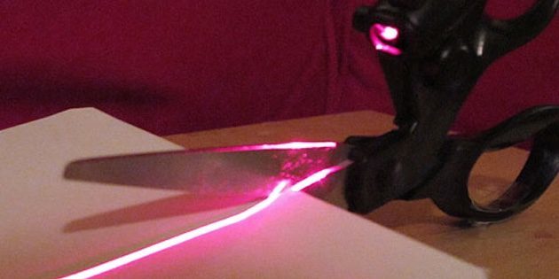 Forbici con puntatore laser