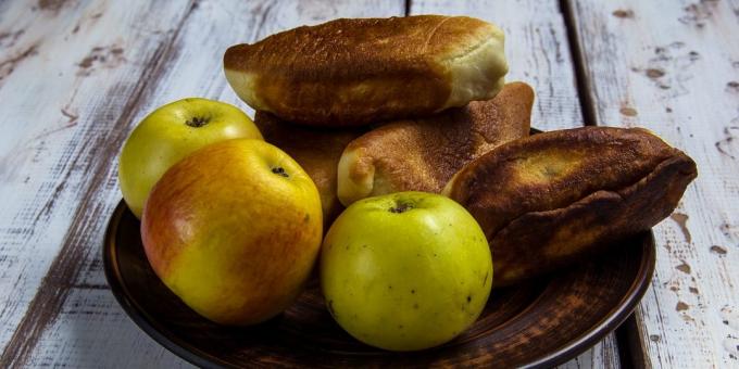 Agglutina da pasta non lievitata con mele e pere