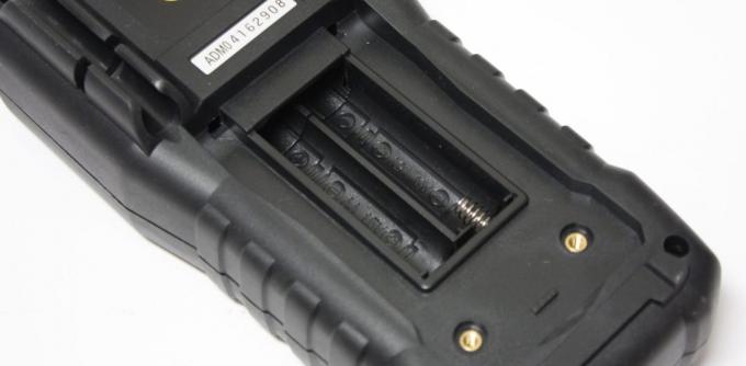 Multimetro ADM 30: vano batterie