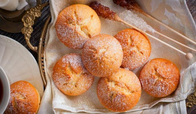 Muffin semplici con panna acida